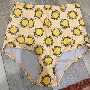 Kortni Jeane ultra high rise bottoms size M